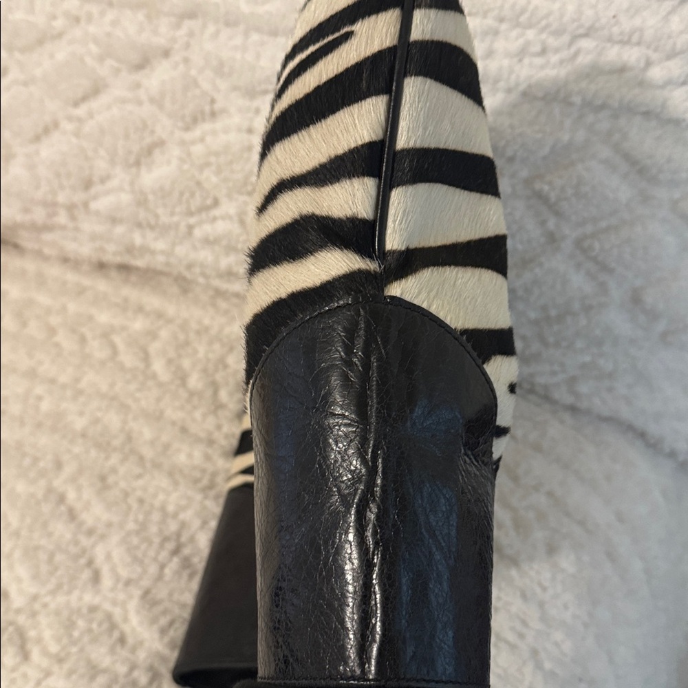 Tanner Black and White Zebra Fur Print Women's Bag - Picture 9 of 16